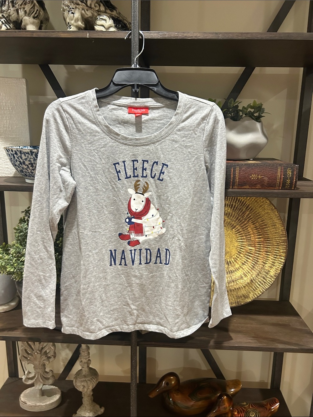 Family PJ’s Maceys small Graphic Long-Sleeve Tee - Light Gray "Fleece Navidad"